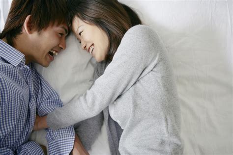 新婚のセックス|【生中〇し】新婚夫婦の性活♡いつものベッドでいちゃいちゃし。